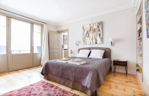 16th Arrondissement Bed & Breakfast | 1 Square du Docteur Blanche - Paris 16