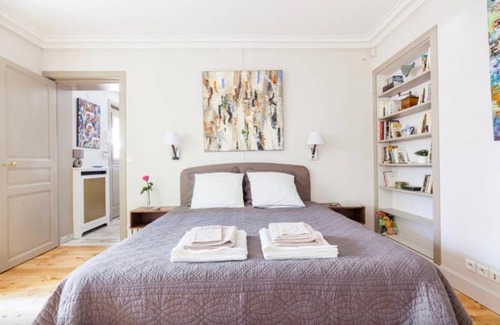 16th Arrondissement Bed & Breakfast | 1 Square du Docteur Blanche - Paris 16