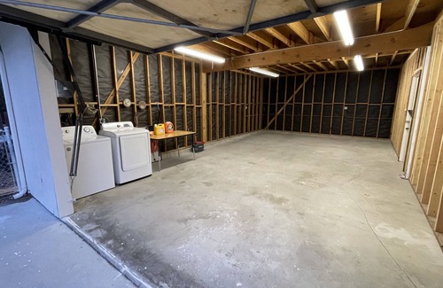 Santa Barbara House | 1-Story Guesthouse EV Charger Near UCSB