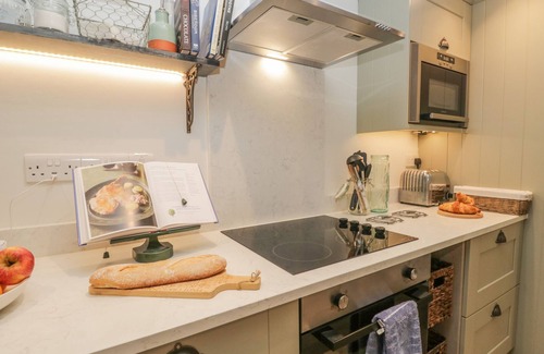 Crook Cottage | 1 SUNNY POINT COTTAGES, pet friendly, with open fire in Crook