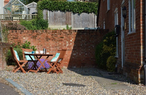 Huntingfield Cottage | 1 THE OLD COACH HOUSE, pet friendly, with open fire in Laxfield