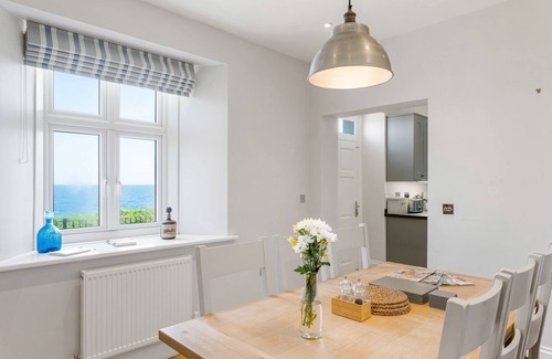 Torpoint Apartment | 1 The Old Signal House - an apartment that sleeps 6 guests in 3 bedrooms