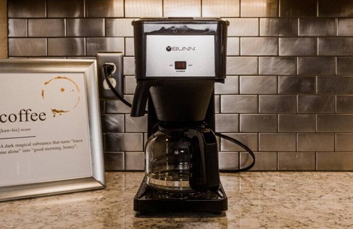 Rapid City Apartment | #1 Upstairs Bengal · Modern House - Private Hot Tub!!!