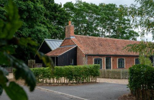 Saxmundham House | 1 Wadd Cottages