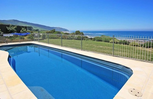Wongarra Apartment | 1 Whitecrest Resort - Pool & Amazing Ocean Views