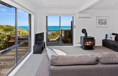 Wongarra Apartment | 1 Whitecrest Resort - Pool & Amazing Ocean Views