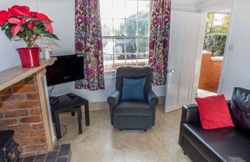 Upton upon Severn Cottage | 1 WILLOW COTTAGE, family friendly in Upton Upon Severn