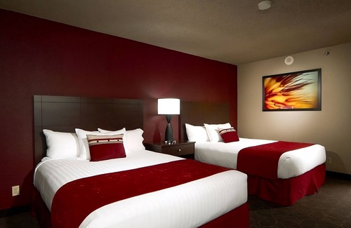 Laughlin Hotel | 1 x Sedona Pool View Queen Non Smoking Room at Edgewater Casino Resort