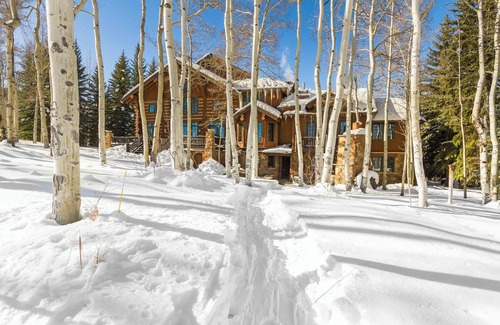 Avon House | 10,000 Sq. Ft. Cabin with Private Ski-In/Ski-Out Access, Hot Tub, and Sauna