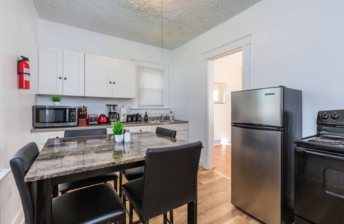 Niagara Falls Bed & Breakfast | 10%0ff 3-Bedroom B&B with AC/WiFi, 5 min from Falls, breakfast, clean & cozy.