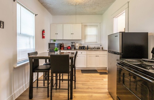 Niagara Falls Bed & Breakfast | 10%0ff 3-Bedroom B&B with AC/WiFi, 5 min from Falls, breakfast, clean & cozy.