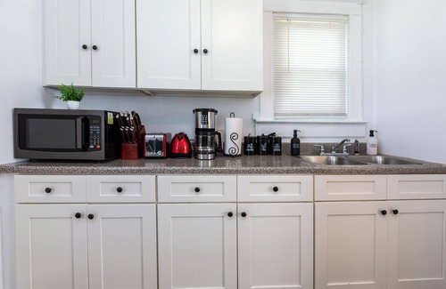 Niagara Falls Bed & Breakfast | 10%0ff 3-Bedroom B&B with AC/WiFi, 5 min from Falls, breakfast, clean & cozy.