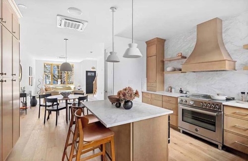 Greenpoint House | 10-1 Stylish Townhouse Oasis in Greenpoint