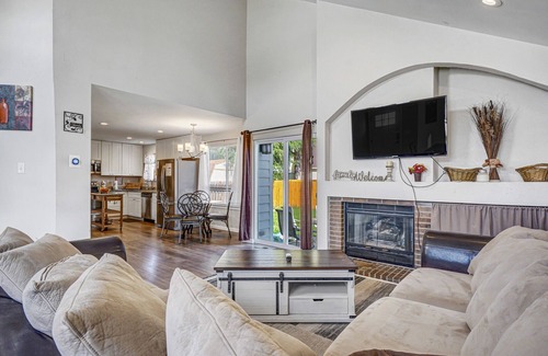 Colorado Springs House | 10-20 minutes to Ft Carson-Pet Friendly-Fireplace