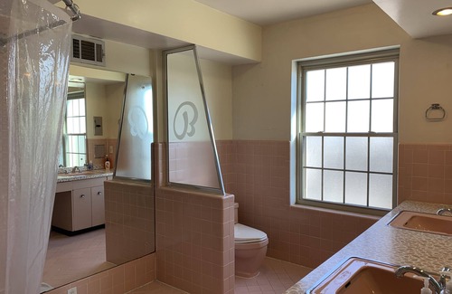 Lindenwood Park House | 10,458 sq ft 15 bedroom / 6 bathroom Home for Groups