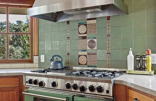 Freestone House | 10 Acre Estate w/Views | Teahouse | Pickleball