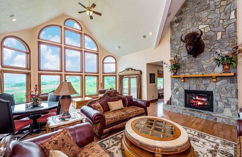 Clyde House | 10-acre manor with Blue Ridge views, game rooms & private vintage diner