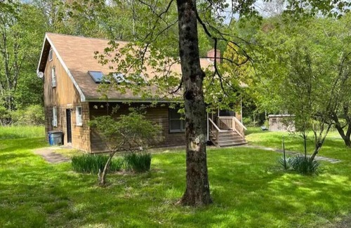 Swan Lake House | 10 Acres of Private Woodlands…where happy happens. n