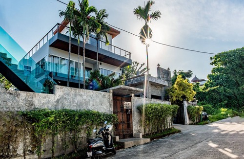 Ban Saiyuan Villa | 10 Bedroom/13 bathrooms. Ocean View Villa in Rawai. 3 swimming pools, zip line.