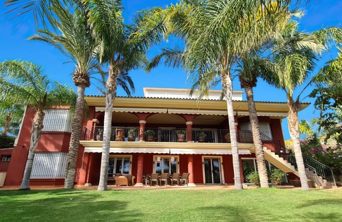 Hoya de los Patos Villa | 10 Bedroom 5* Luxury Villa . Heated Pool & 6 seater jacuzzi. 30 Guests max