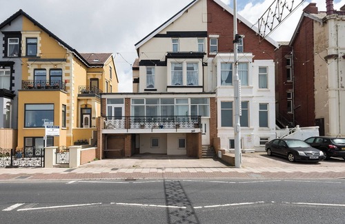 North Shore Cottage | 10 bedroom accommodation in Blackpool