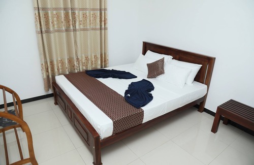 Matara Hotel | 10-bedroom hotel in amazing Matara with AC
