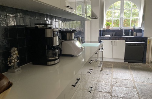 Saint-Malo Villa | 10 bedroom manor house, 2500m2 walled garden, 5min beach