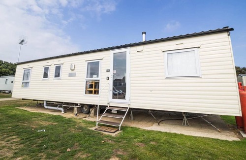 Hopton House | 10 berth caravan for hire near Great Yarmouth at Broadland Sands ref 20025BS