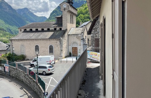 Soulom House | 10-berth house in the middle of several large resorts; starting point for hikes