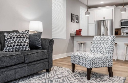 Livingston Park Apartment | 10) Entire Home/Private Parking/Fenced Yard