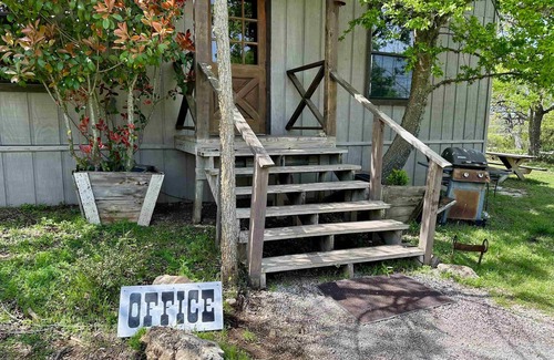 Bandera Cabin | 10 Hackberry, at CRC Ranch Retreat