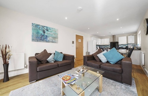 Stanwell Apartment | 10 - Heathrow Living Serviced Apartments by Ferndale