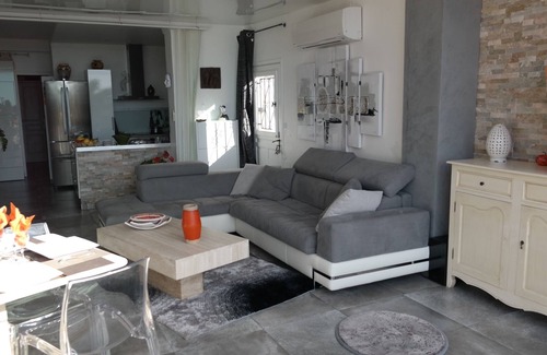 Sanary-sur-Mer Villa | 10 M from the sea in front of the beach of Beaucours.Very quiet