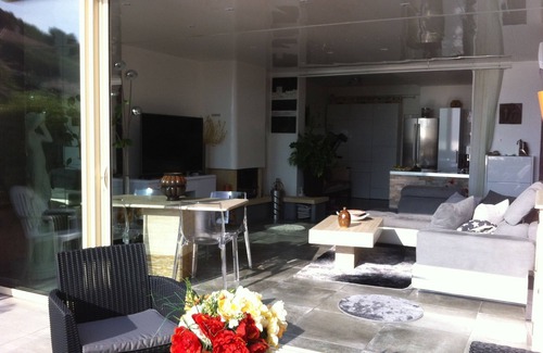Sanary-sur-Mer Villa | 10 M from the sea in front of the beach of Beaucours.Very quiet