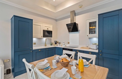 Tenby Apartment | 10 Mansion House - Indoor Pool, Sea Views, Gym