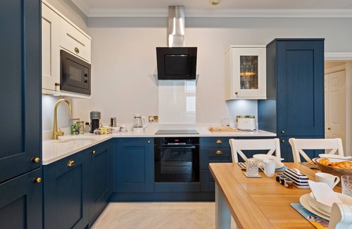 Tenby Apartment | 10 Mansion House - Indoor Pool, Sea Views, Gym