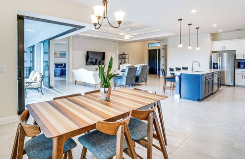 South Gulf Cove House | 10 Mi to Beaches: Modern Retreat in Port Charlotte