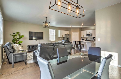 Aurora House | 10 Mi to DIA: Spacious Aurora House w/Yard!
