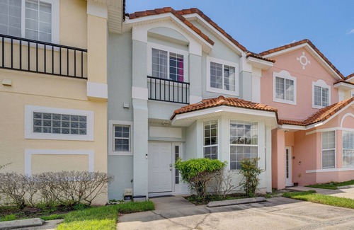 Kissimmee House | 10 Mi to Disney World: Townhome w/Community Pool!