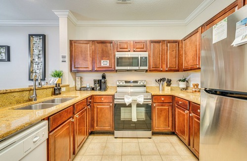 Four Corners Condo | 10 Mi to Disney World: Modern Condo w/Resort Pool