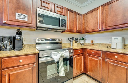 Four Corners Condo | 10 Mi to Disney World: Modern Condo w/Resort Pool