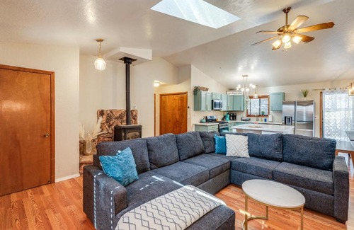Kachina Village House | 10 Mi to Downtown Flagstaff Cozy Home with AandC