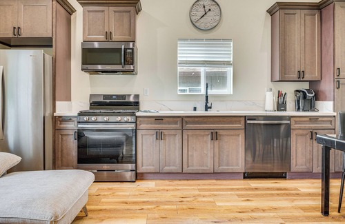 Rosemead Cottage | 10 Mi to Dtwn LA: Cat-Friendly Rosemead Cottage