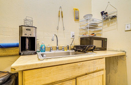 Northeast El Paso Apartment | 10 Mi to Franklin Mountains: Quiet Studio w/Patio