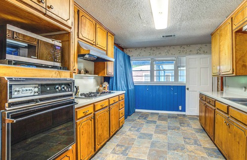 Flint Cottage | 10 Mi to Lake Palestine: Short Distance to Tyler!