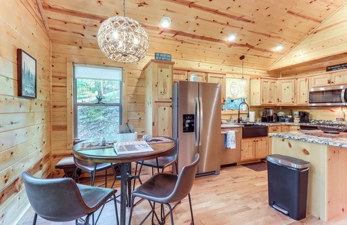 Murphy Cabin | 10 Mi to Main St Murphy: Cabin w/Covered Deck!