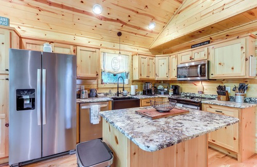 Murphy Cabin | 10 Mi to Main St Murphy: Cabin w/Covered Deck!
