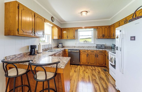 Piney Creek House | 10 Mi to New River State Park: Rural Home w/Views