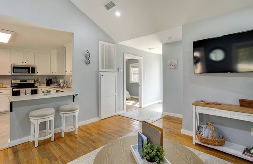 Iuka House | 10 Mi to Tennessee River: Blue Willow-Themed Home