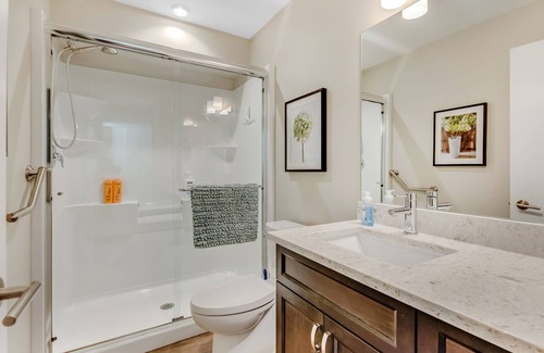 Saanich East House | 10 Mile Point Surfside Suite